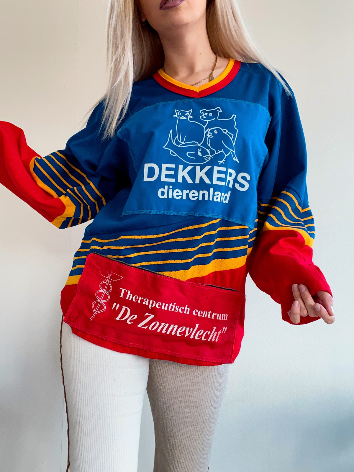 Maillot de sport bleu et rouge J.Melissant