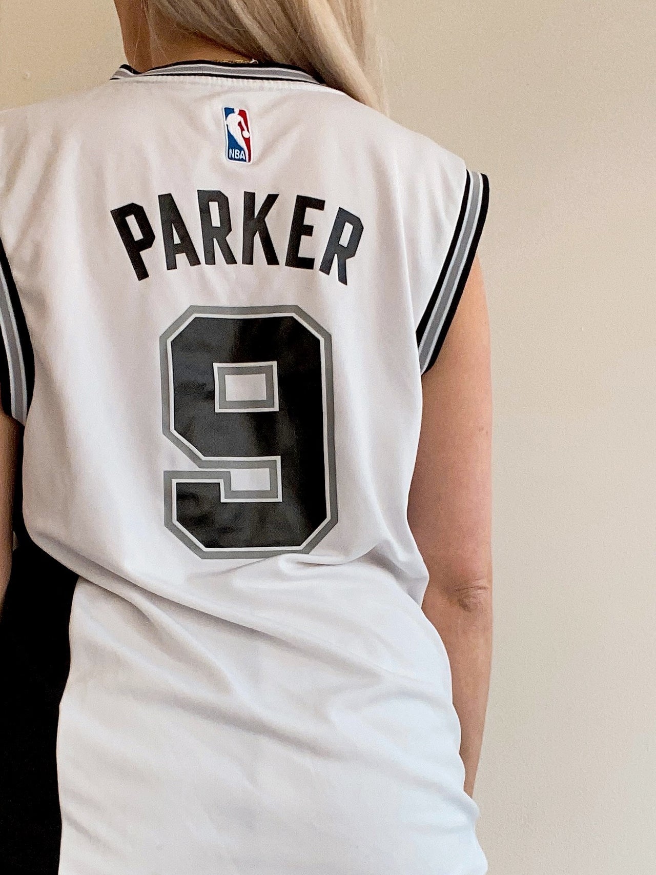 Maillot de basket NBA Spurs blanc et noir Parker