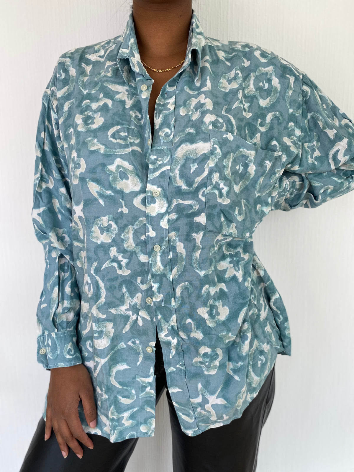 Chemise Vintage 80/90s blanche et turquoise à motifs XL