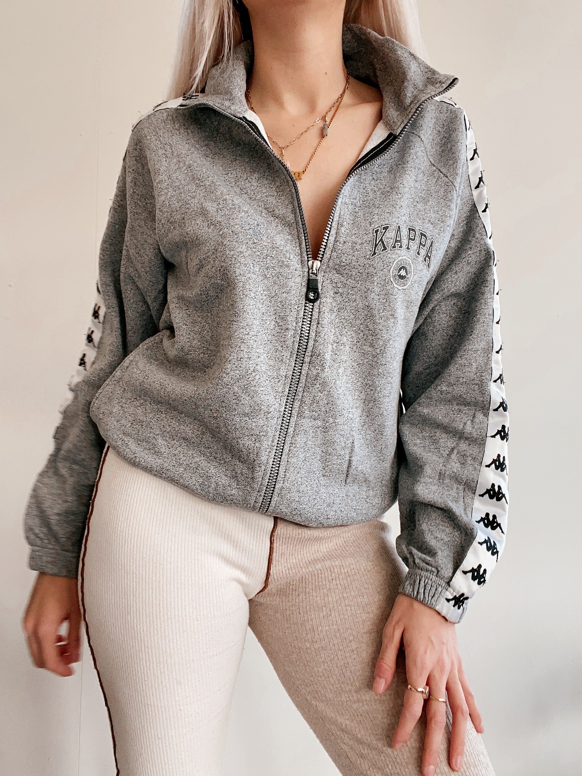Jacket grise avec bandes blanches Kappa S