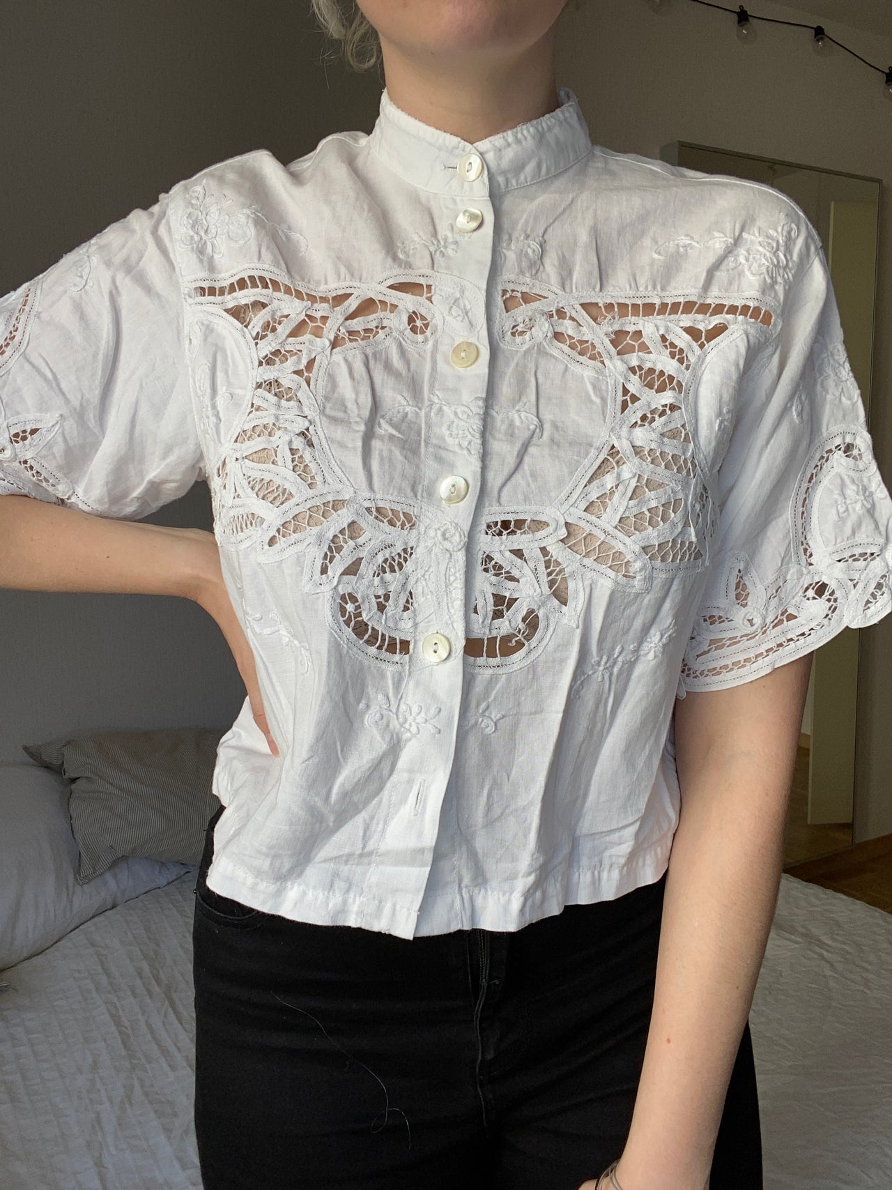 White short-sleeved blouse with lace S/M