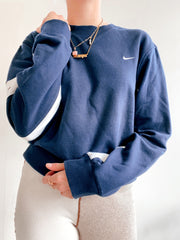 Marineblauer und weißer Nike S-Pullover