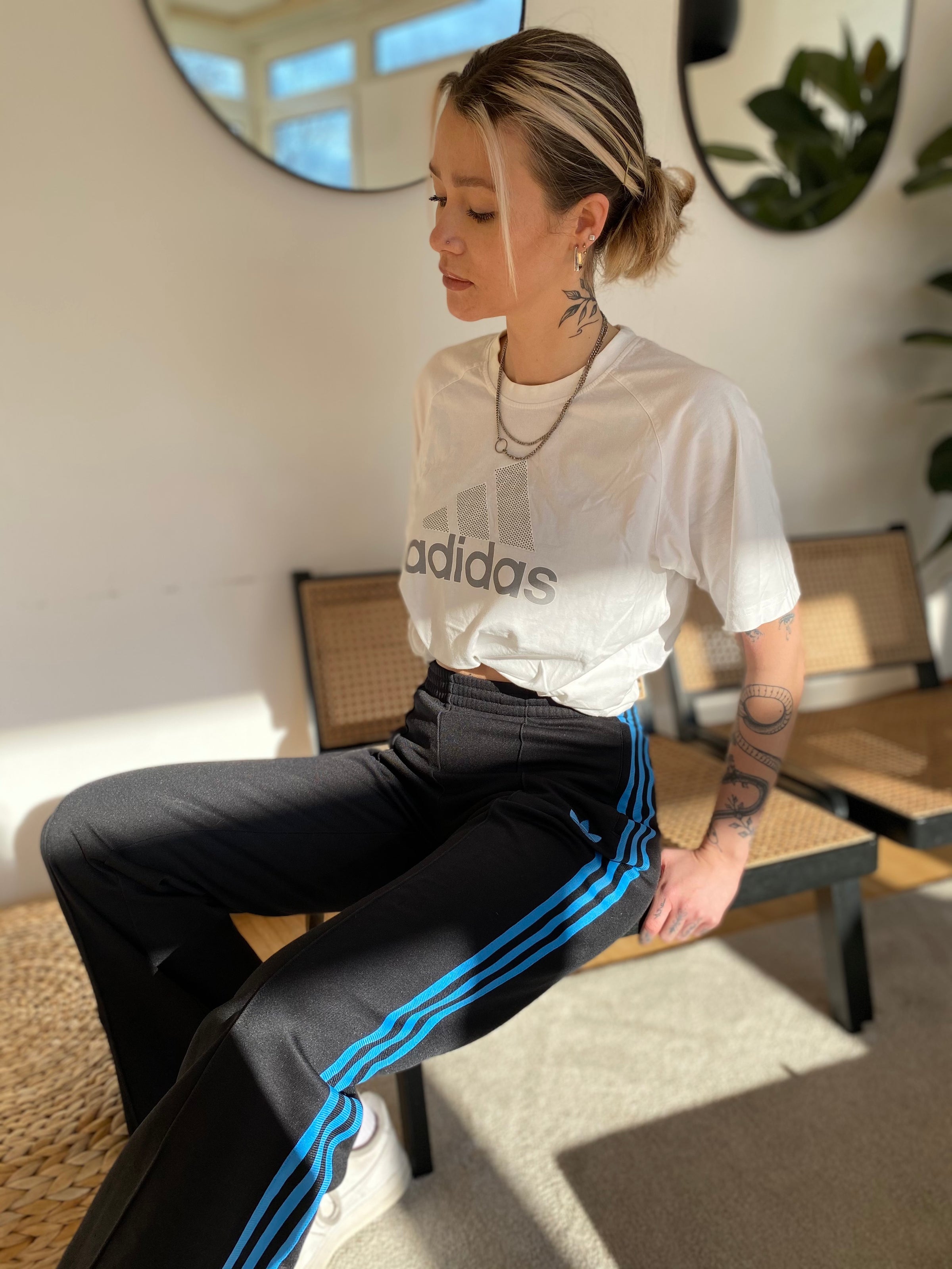Adidas M dunkelblau/blau gestreift Jogginghose