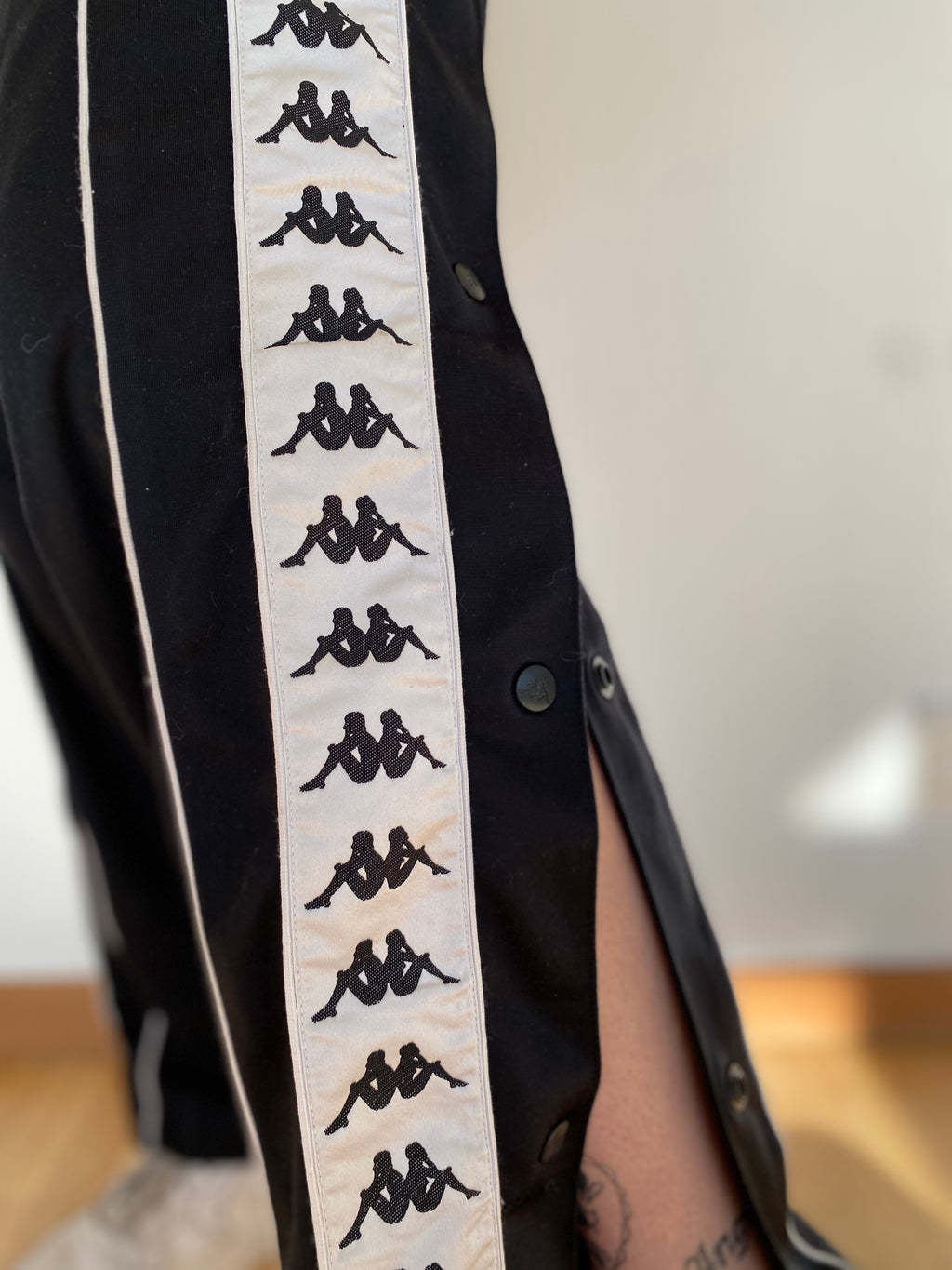 Pantalon jogging noir/bandes blanches Kappa M