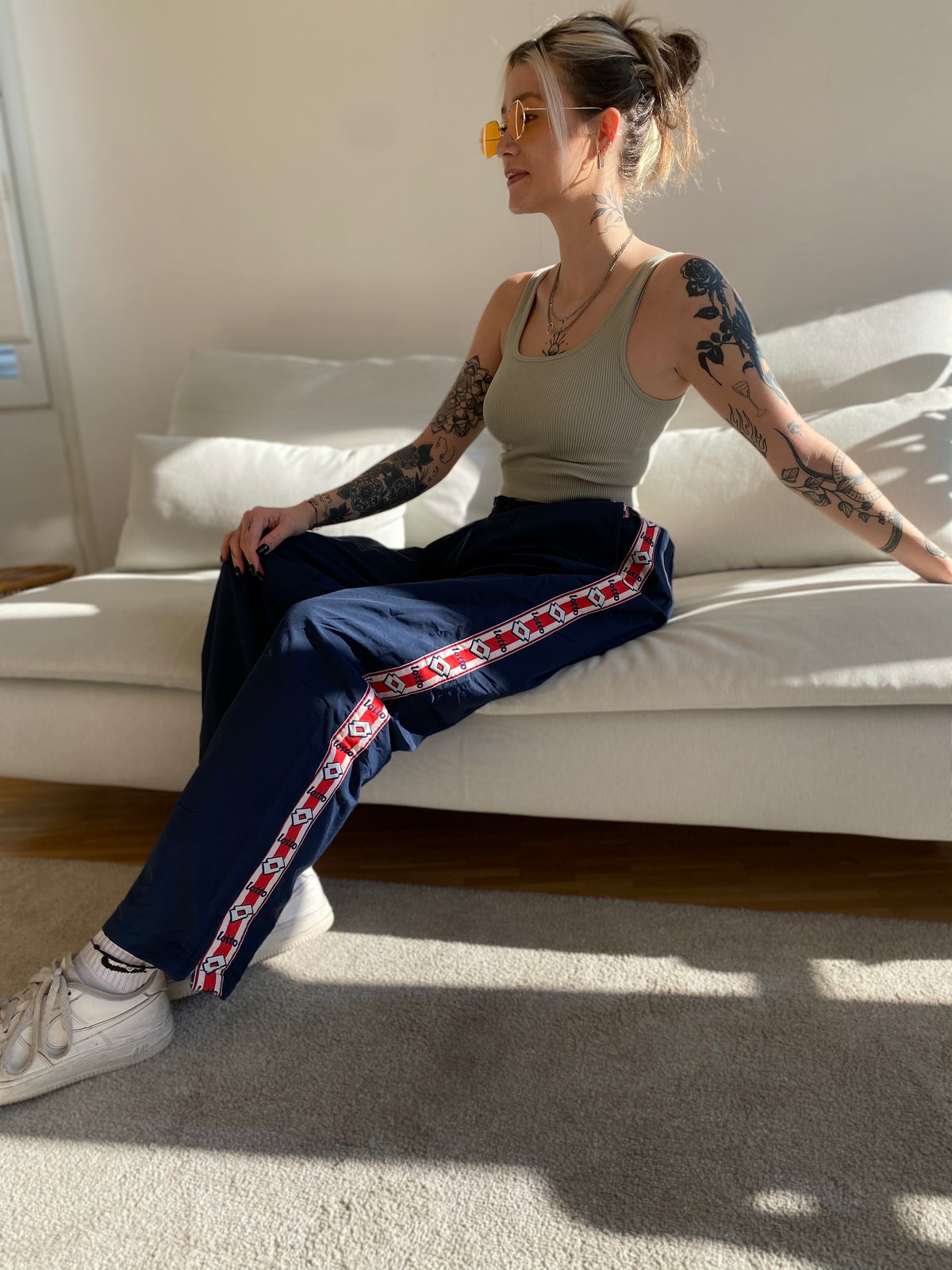 Pantalon jogging bleu foncé/bandes rouges Lotto XL