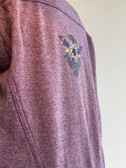 Vintage-Pullover in Heidekraut-Lila mit Rosenmustern an den Ärmeln M 