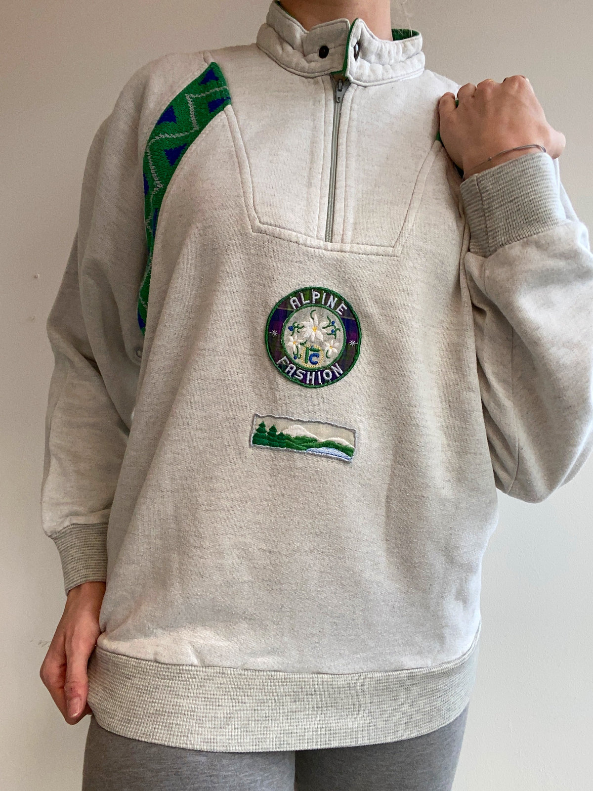 Alpine Fashion Vintage grau bestickter Pullover S/M