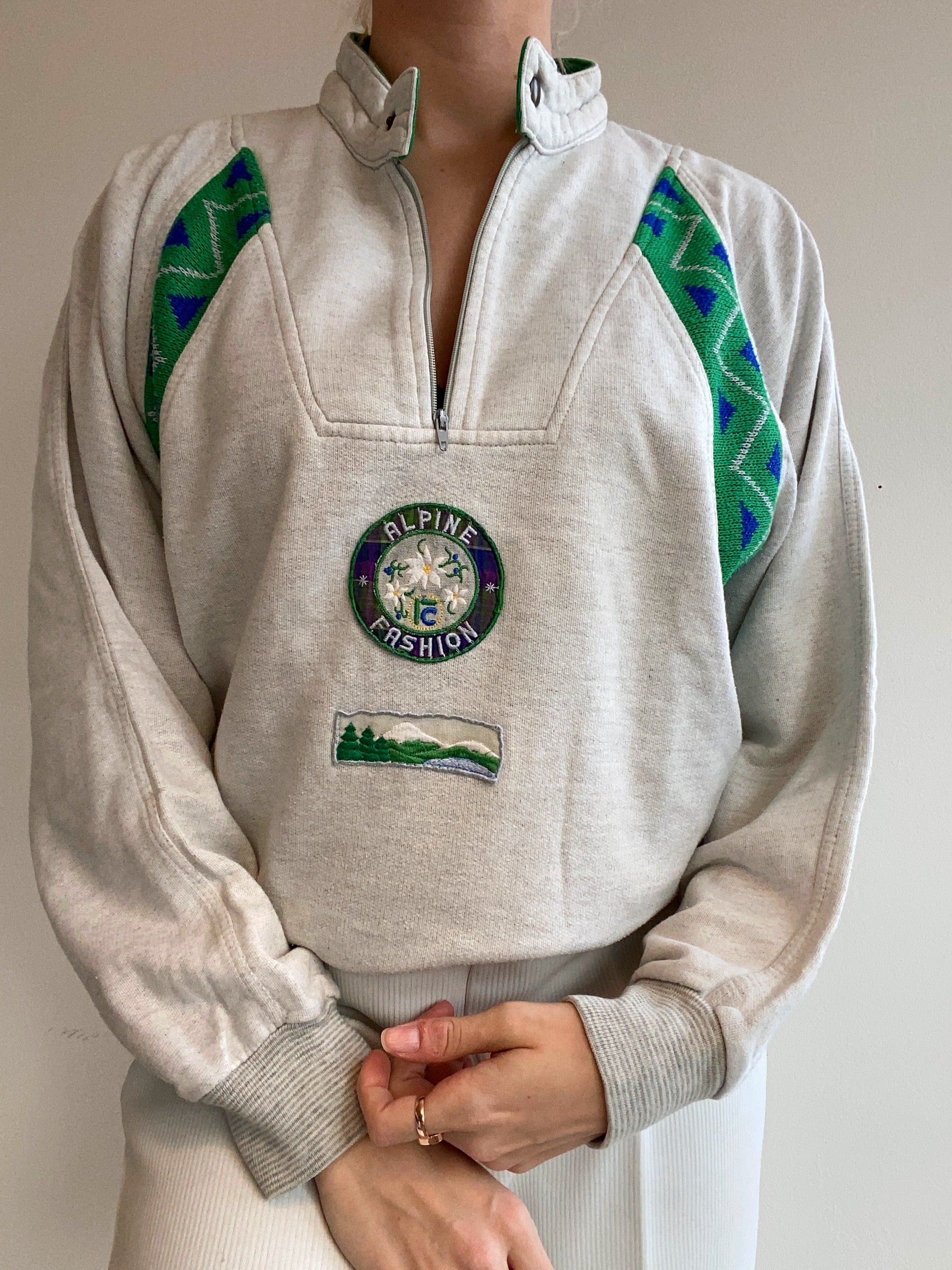 Alpine Fashion Vintage grau bestickter Pullover S/M
