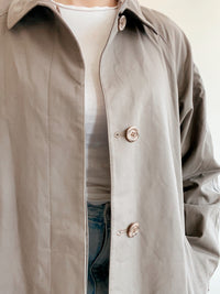 Übergroßer doppelseitiger taupefarbener Trenchcoat L