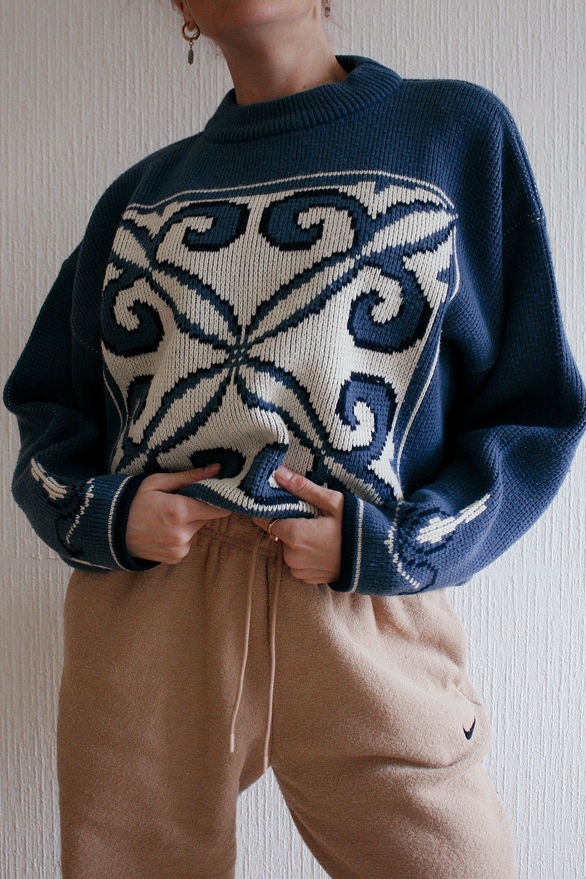 Blue knit turtleneck sweater with beige patterns M