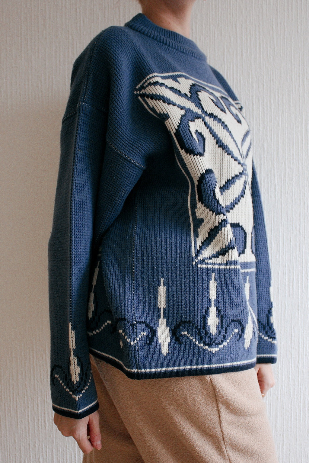 Blue knit turtleneck sweater with beige patterns M