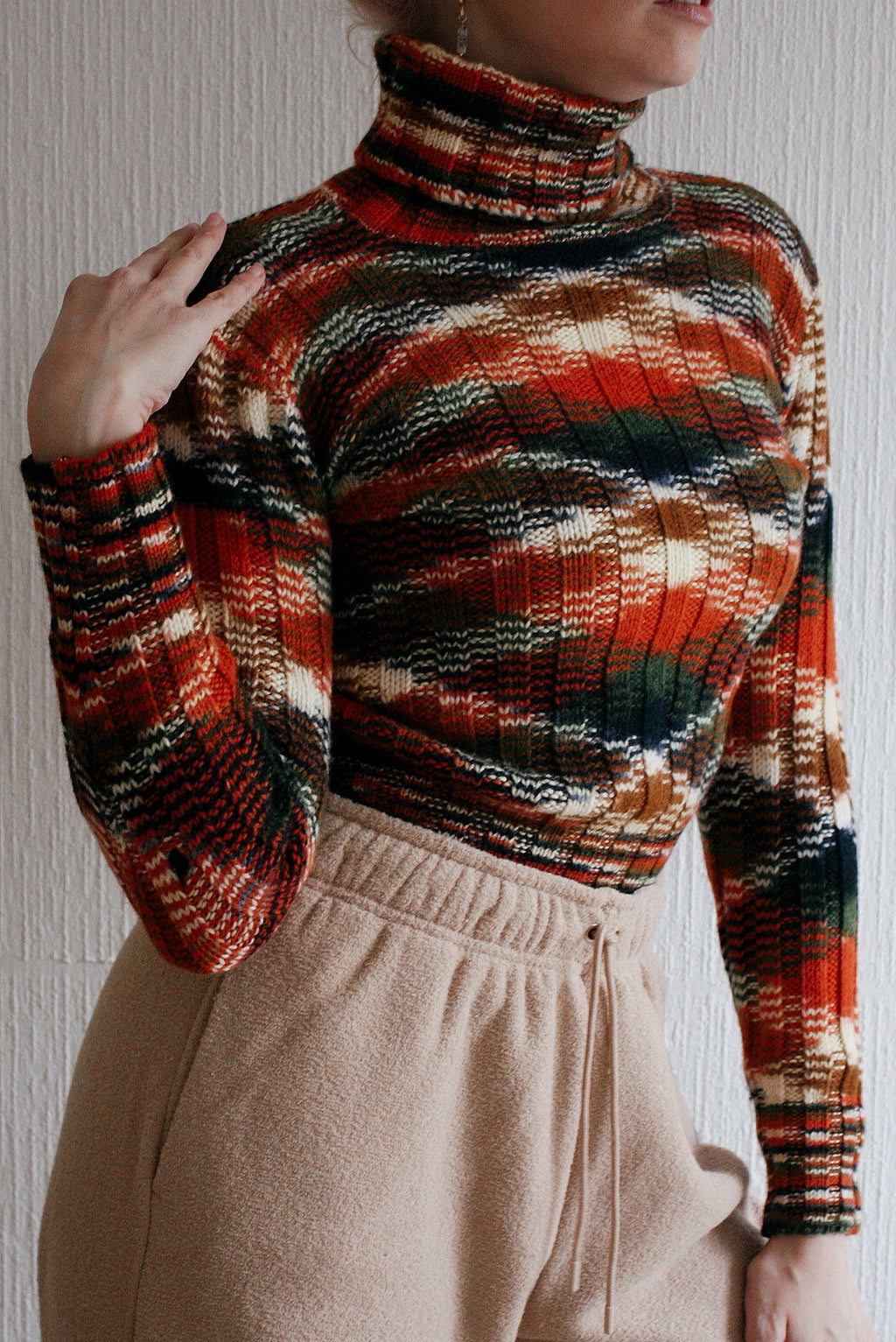 Blue knit turtleneck sweater with beige patterns M