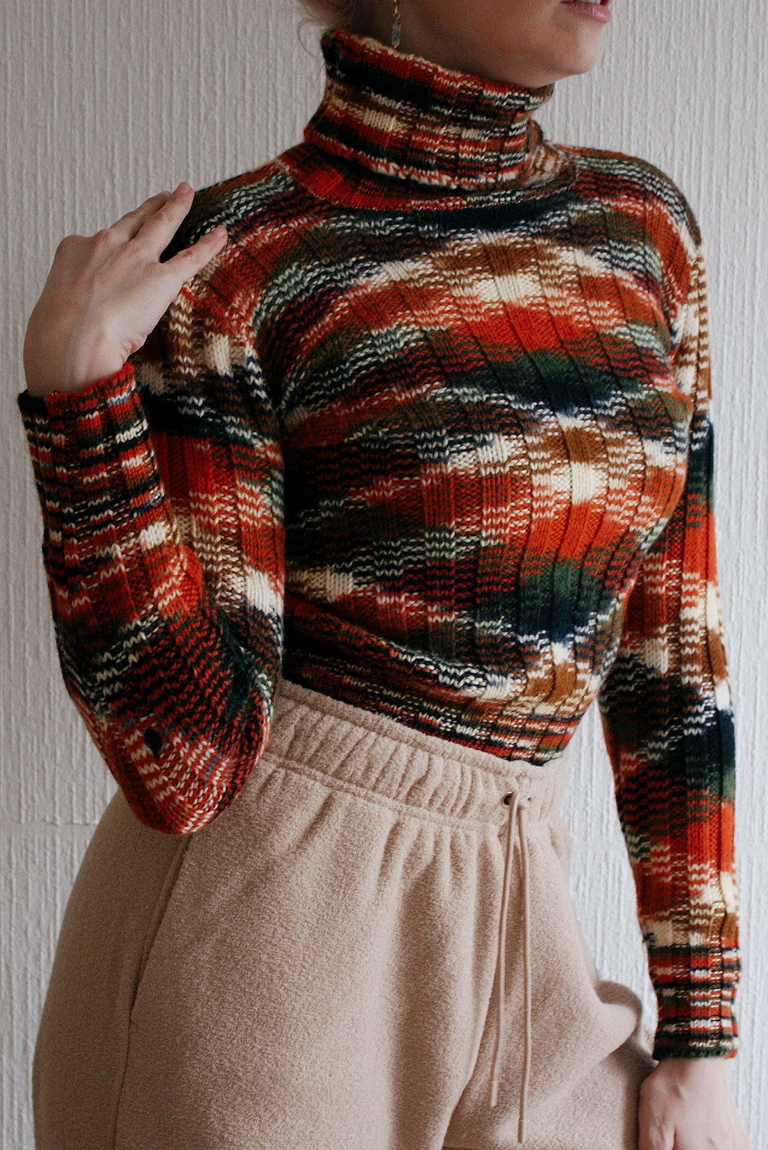 Blue knit turtleneck sweater with beige patterns M