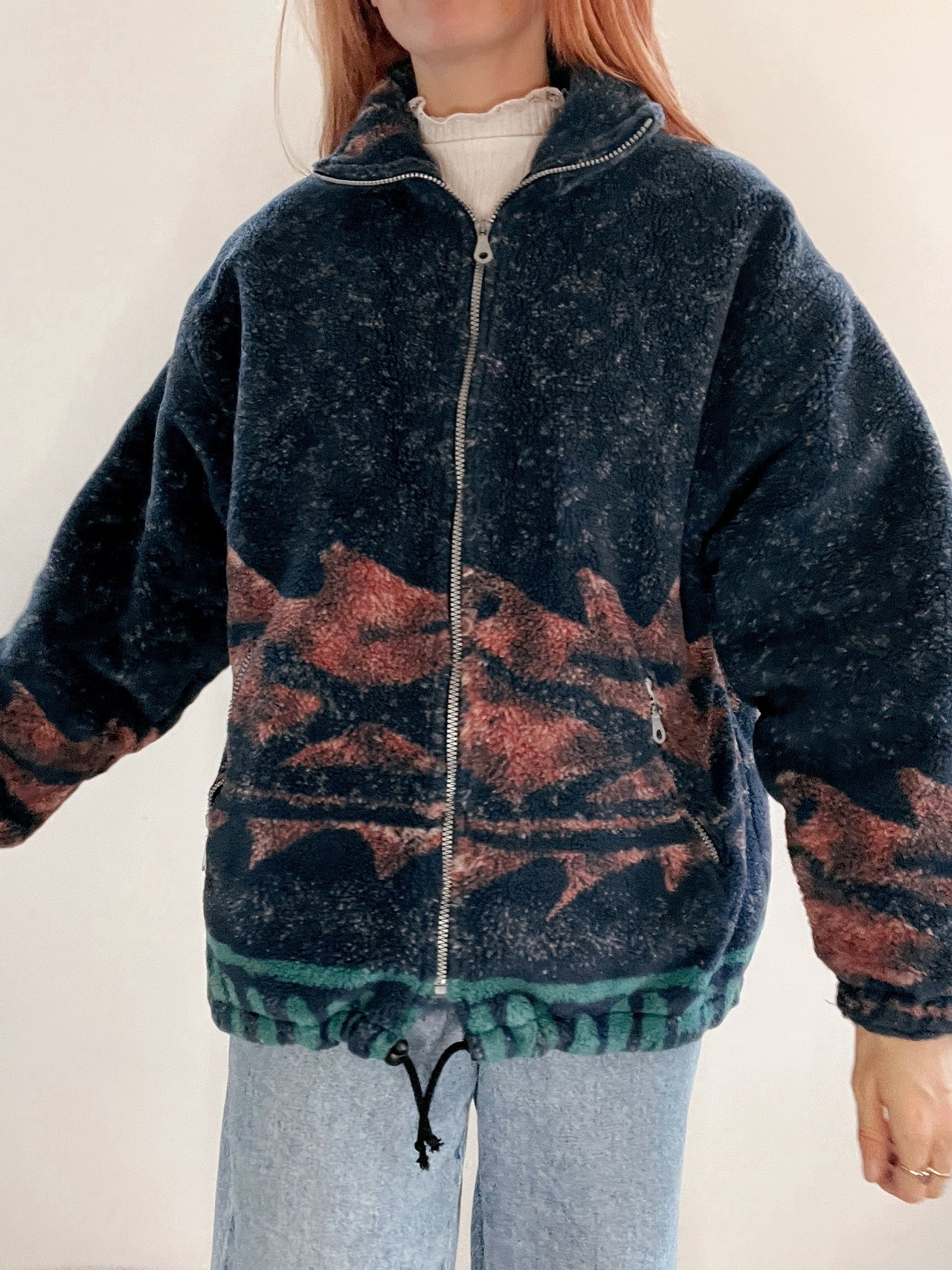 Veste polaire vintage bleue foncée à motifs M