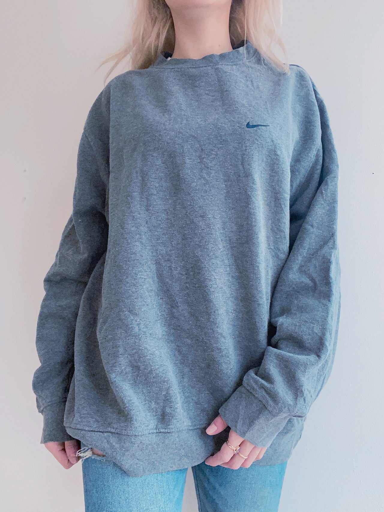 Dunkelgrauer Nike XL-Pullover