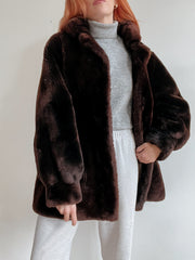 Manteau en fausse fourrure brune oversized