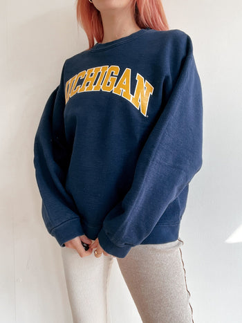 Pull vintage américain bleu foncé et jaune Michigan L