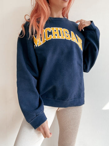 Pull vintage américain bleu foncé et jaune Michigan L