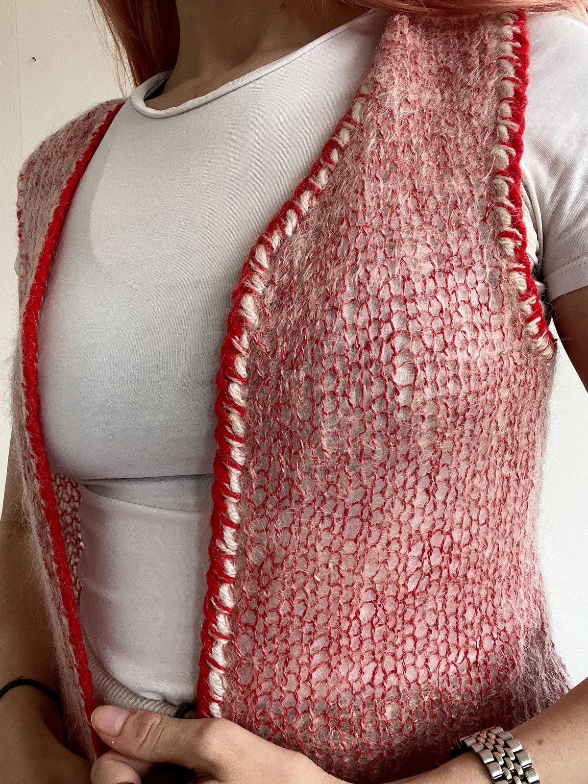 Gilet vintage sans manche en maille rouge transparent