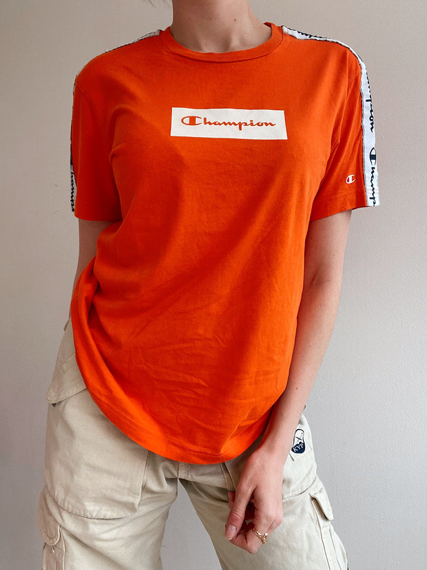 Im Shop erhältlich: Champion S orangefarbenes T-Shirt
