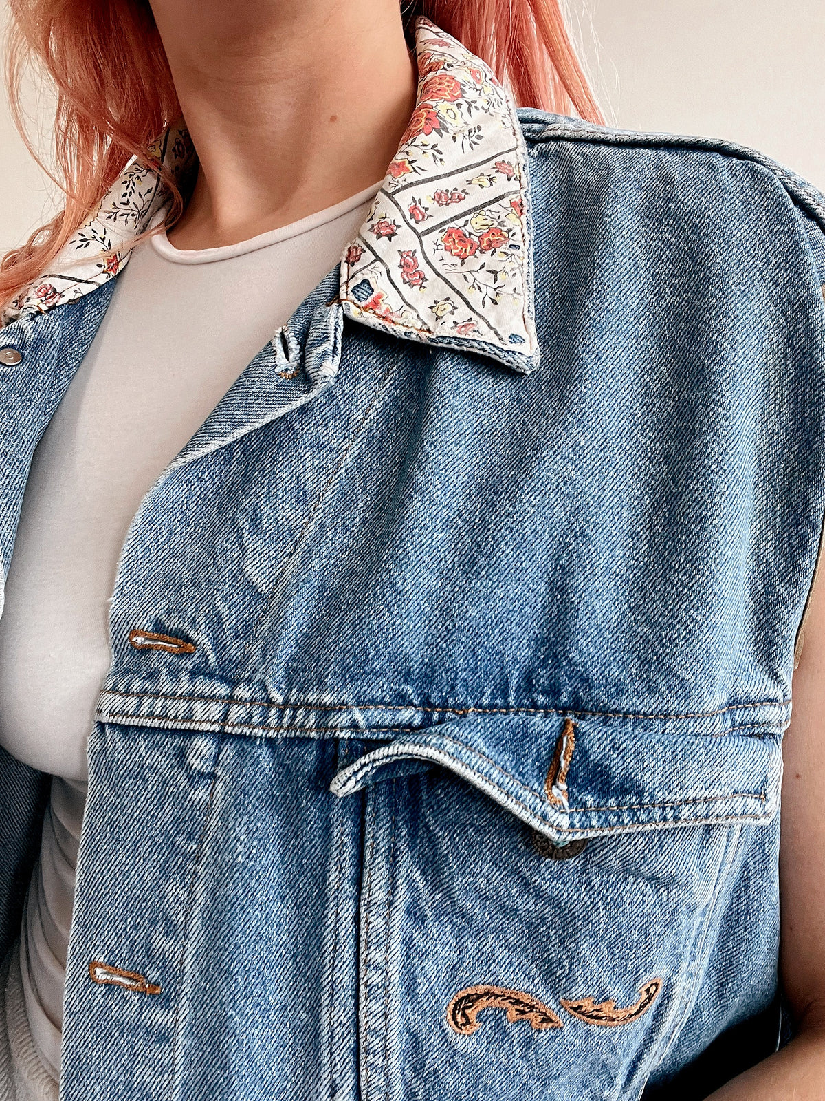 White and blue jacket with orange collar Adidas XL