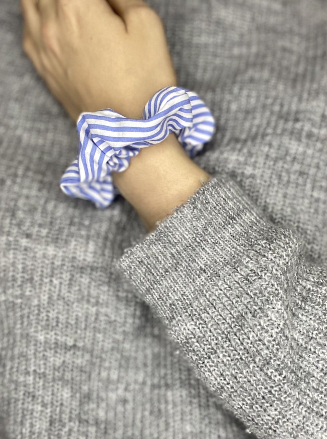 Blue and white scrunchie by Chuperchouchou