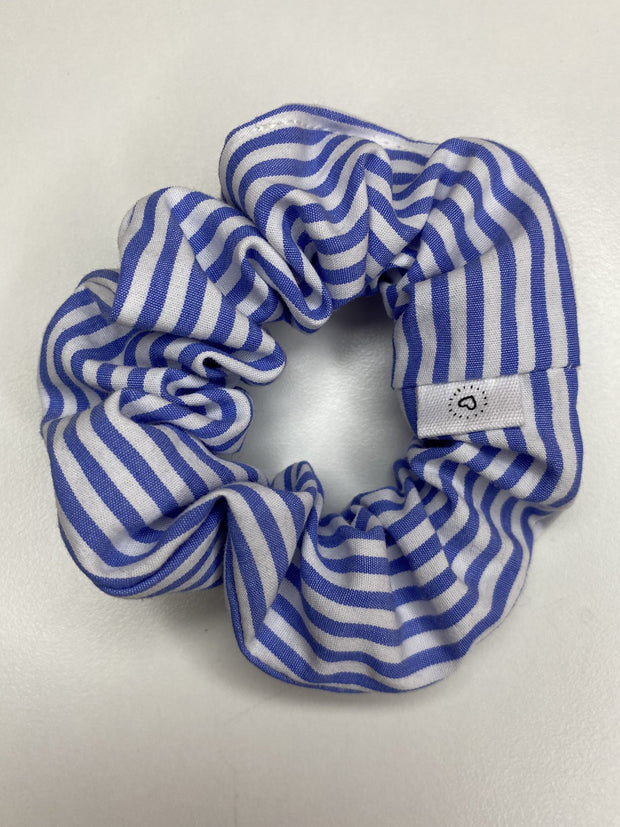 Blue and white scrunchie by Chuperchouchou
