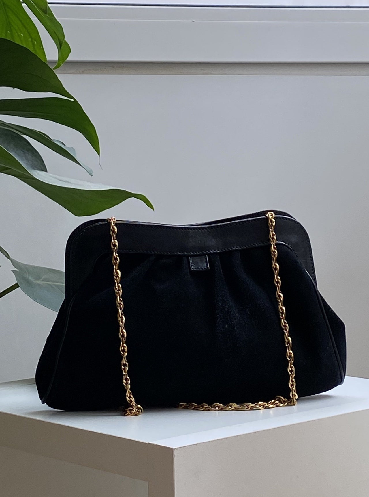 Sac à main Vintage noir avec chaîne dorée