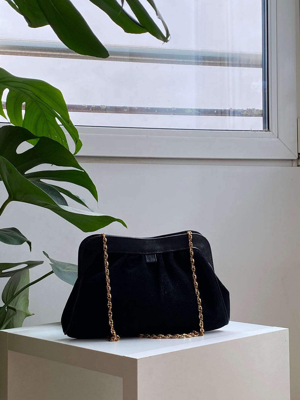 Sac à main Vintage noir avec chaîne dorée