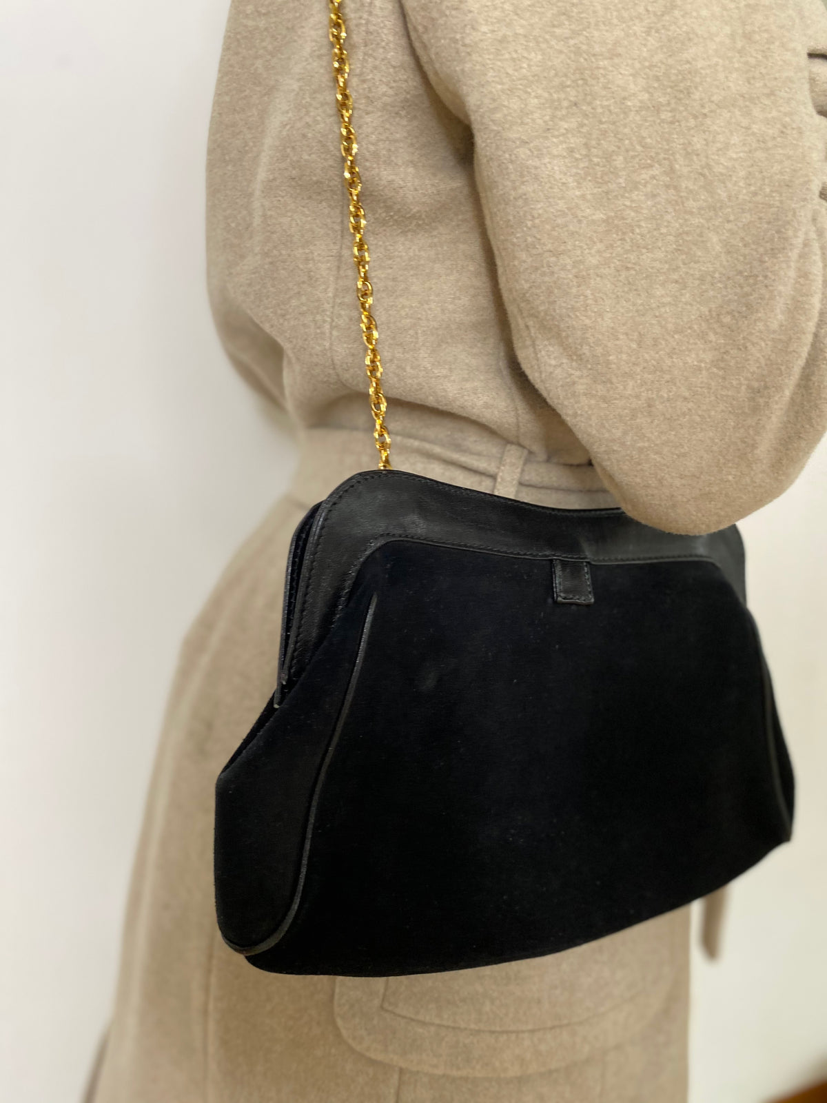 Sac à main Vintage noir avec chaîne dorée