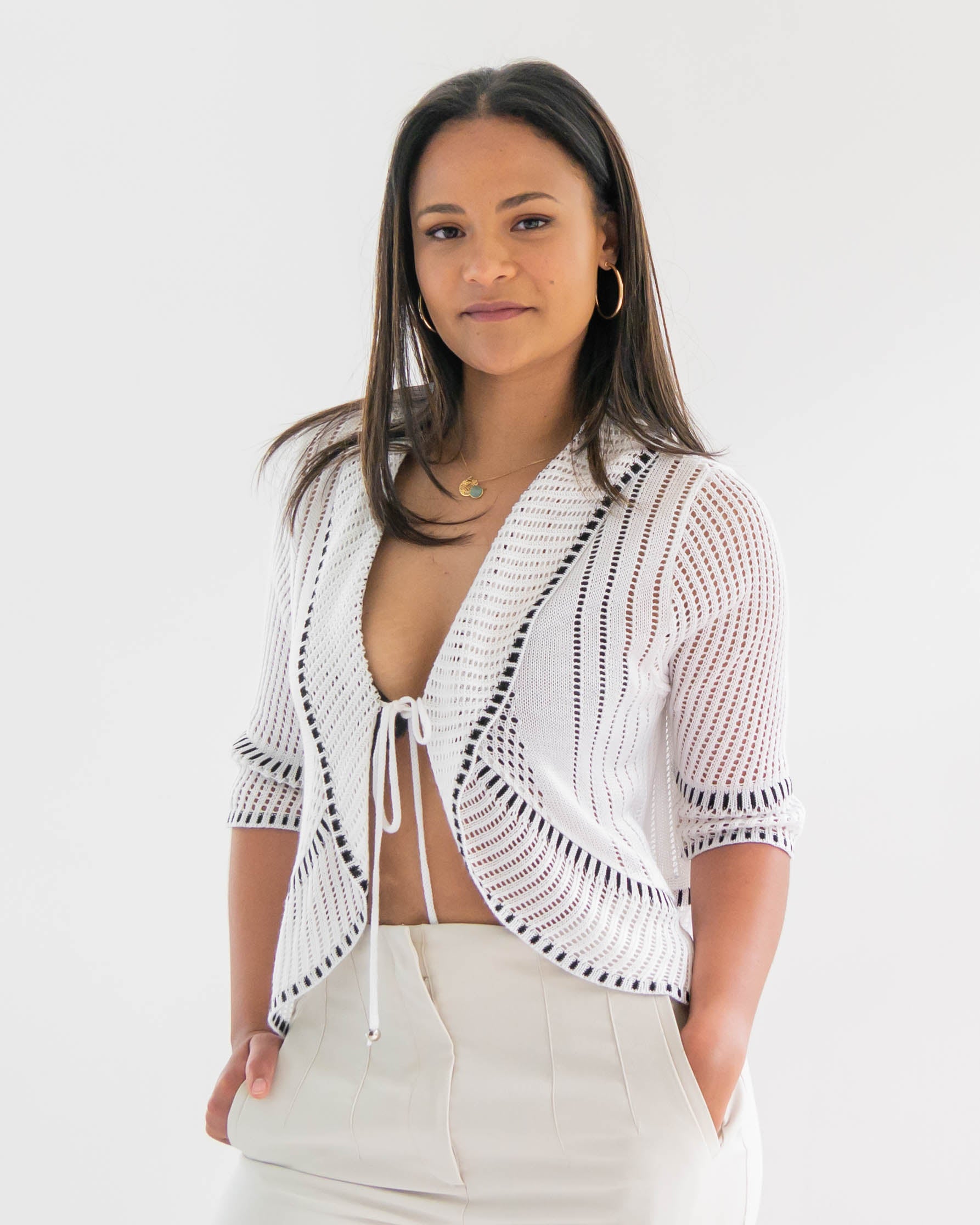 E.Gilet d'été blanc avec ficelle devant