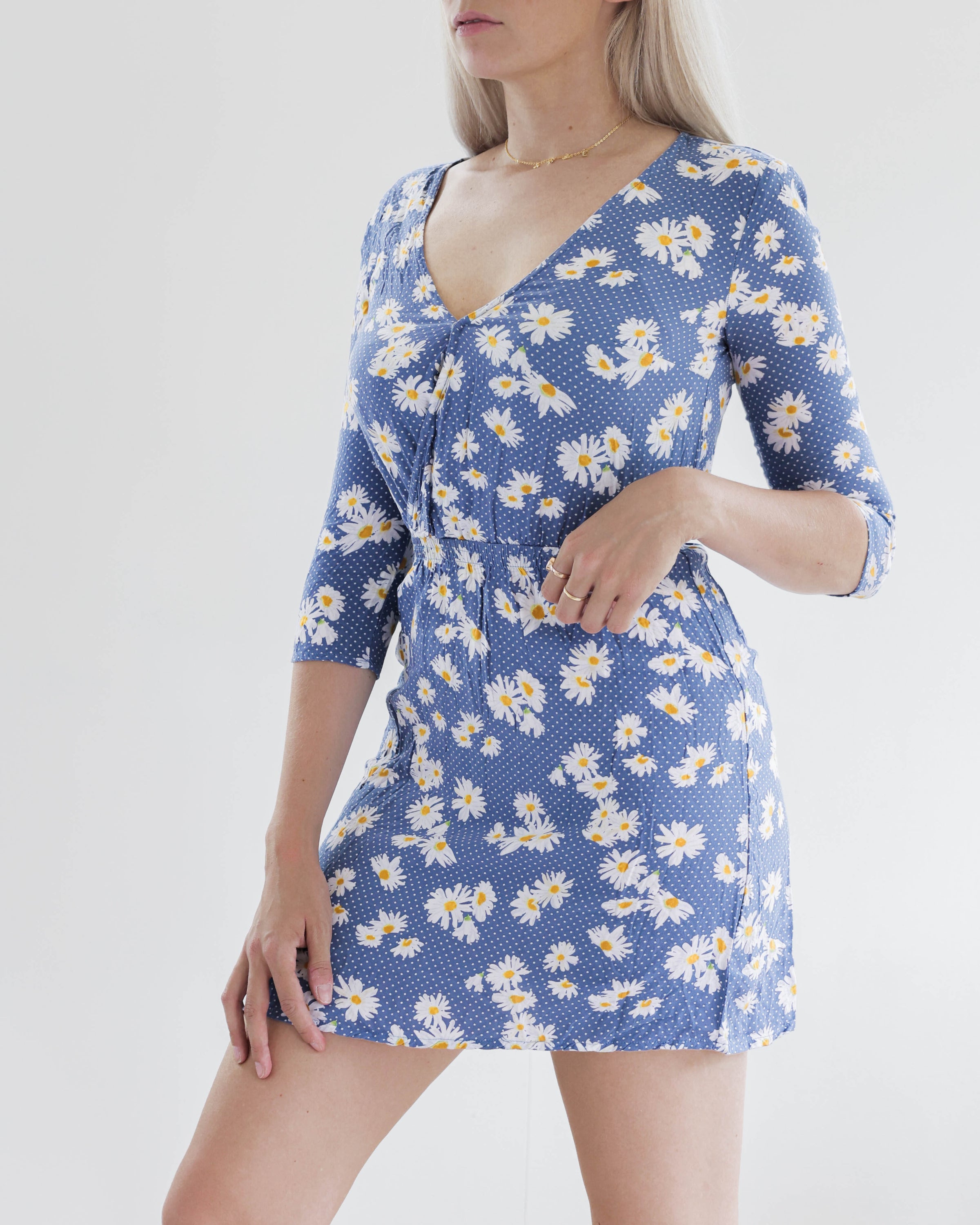 I. Vintage blau-weißes Kleid mit Gänseblümchen S 