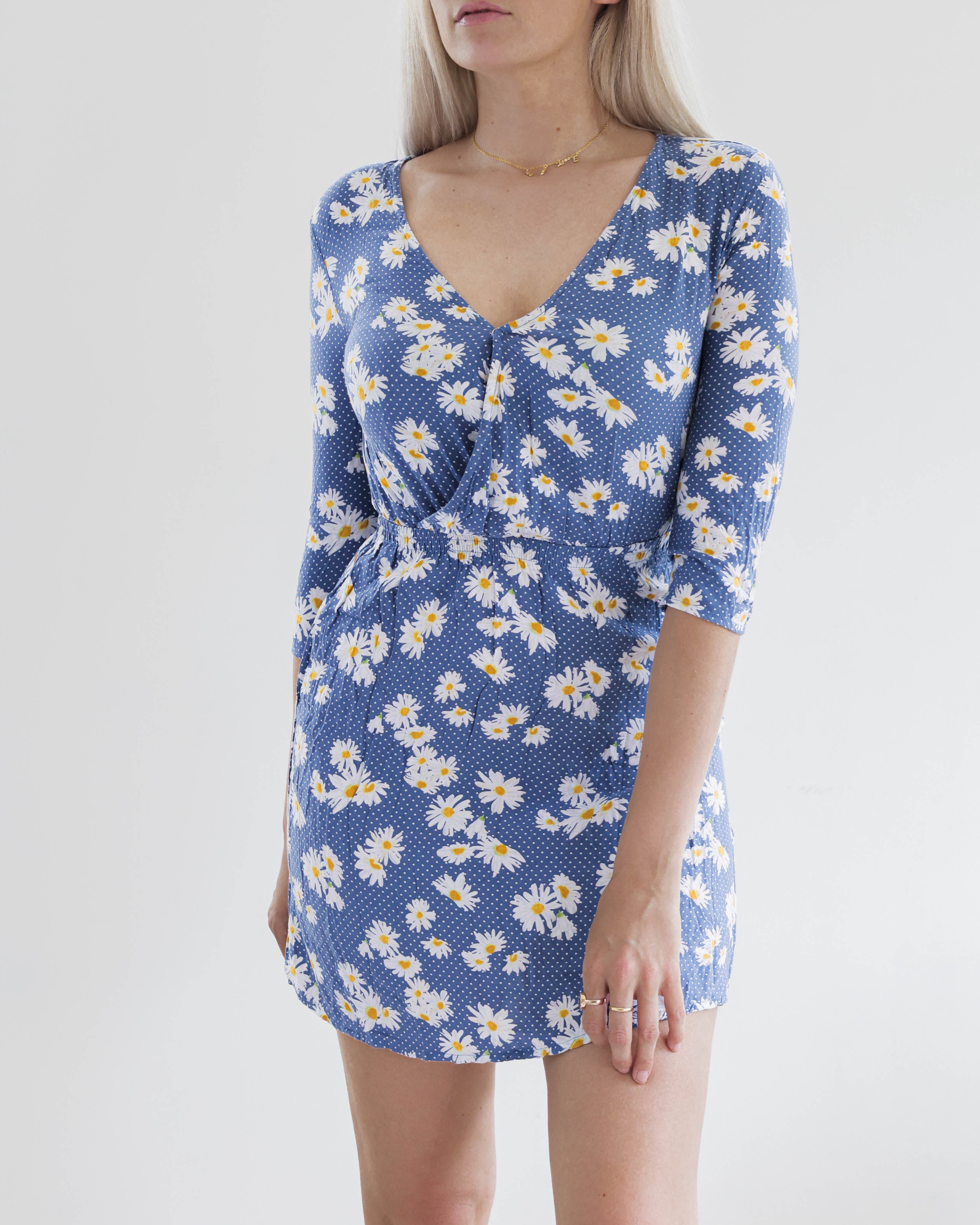 I. Robe Vintage bleue à poids blanc avec des marguerites S