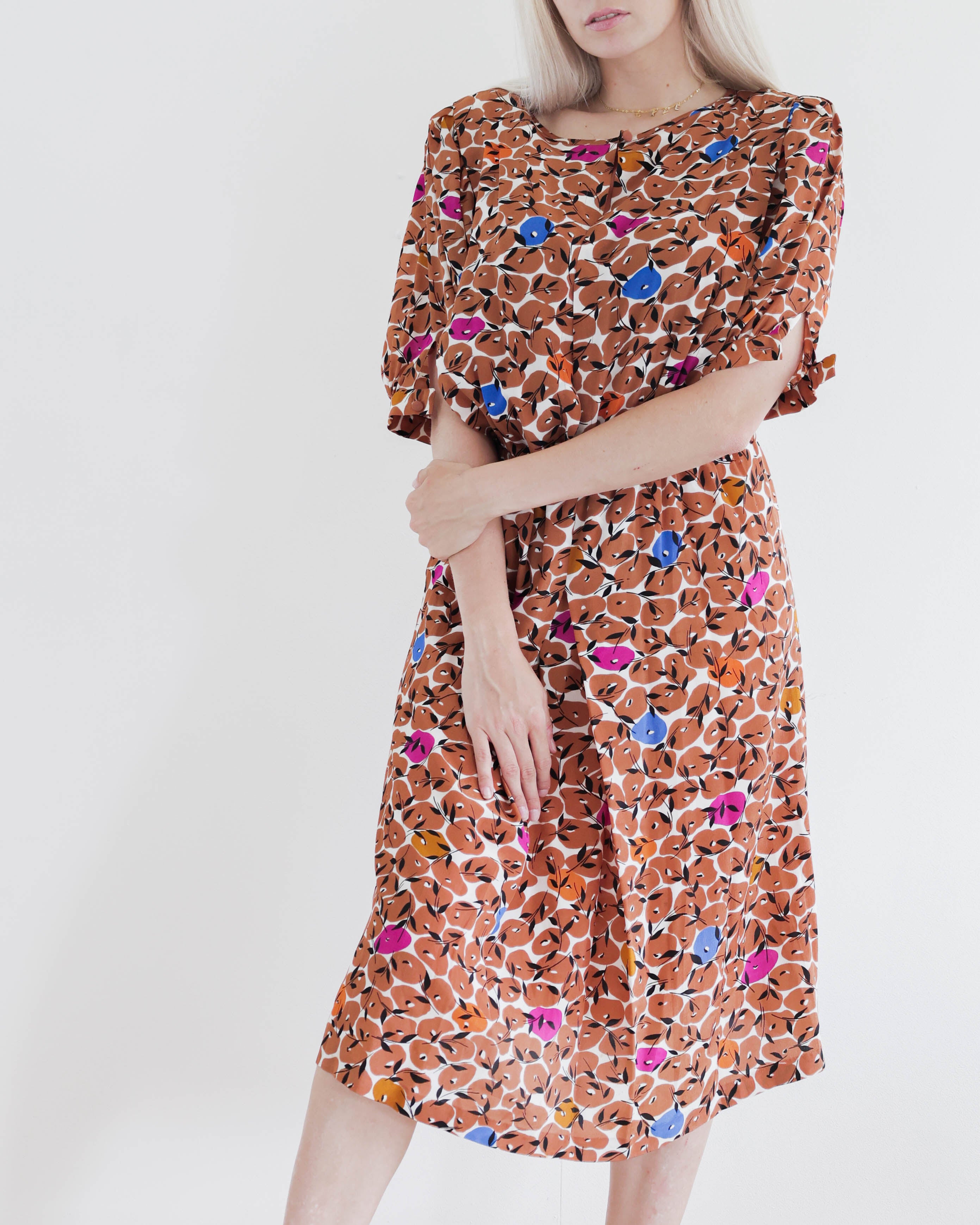 E.Robe Vintage mi-longue brune à motifs M