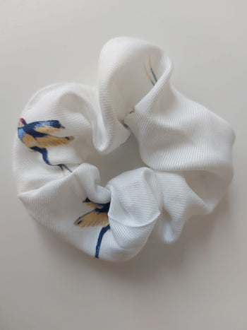 White scrunchie with bird patterns by Chuperchouchou