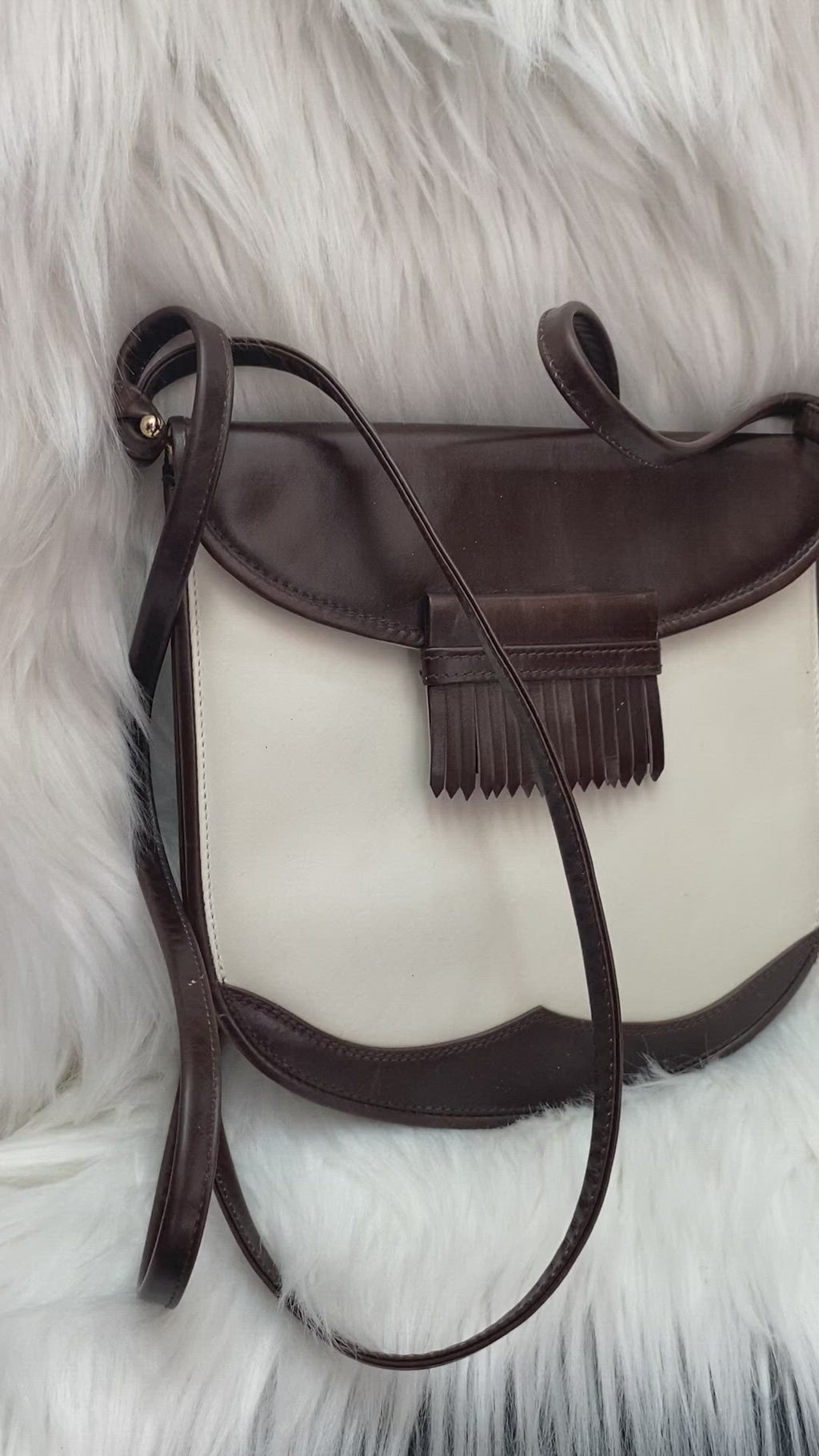 Sac à main vintage avec bandoulière blanc cassé et brun