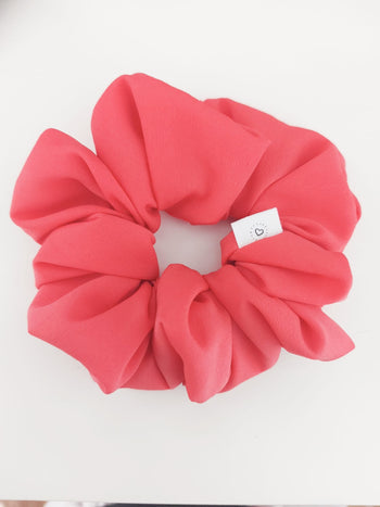 White satin scrunchie by Chuperchouchou