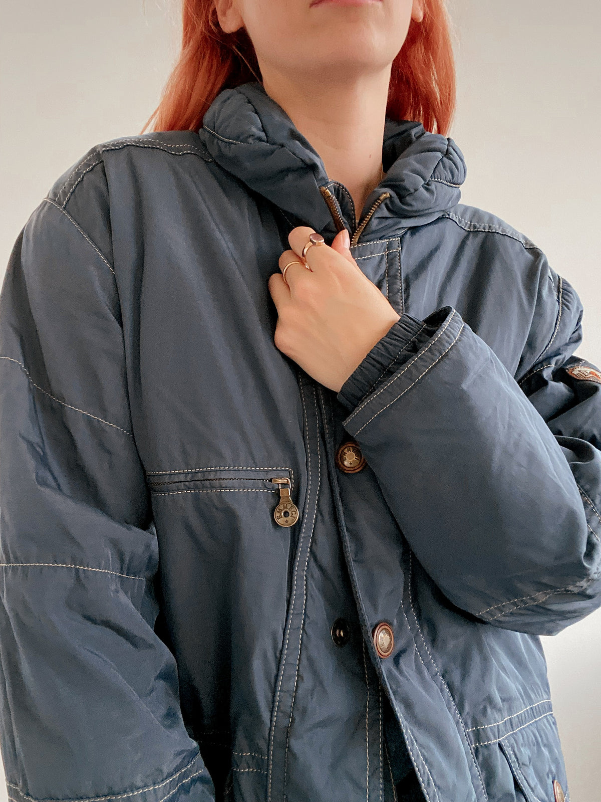 Dunkelblaue Vintage-Daunenjacke M 