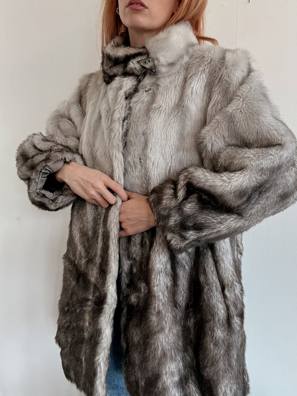 Vintage graue Yeti-Kunstpelzjacke M