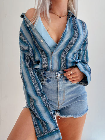 Chemise vintage bleue à motifs  M