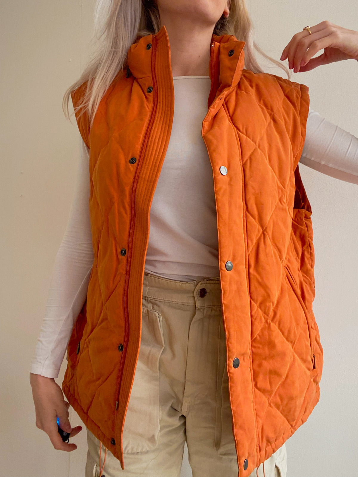 XL orangefarbene Daunenjacke