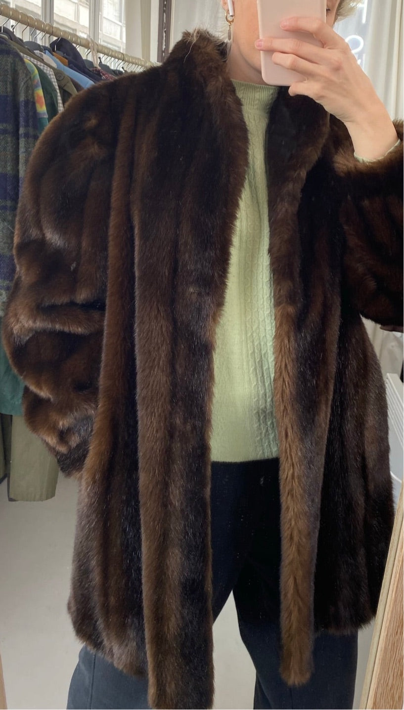 Manteau en fausse fourrure brune M/L