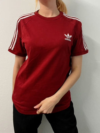 Dunkelrotes Adidas M T-Shirt