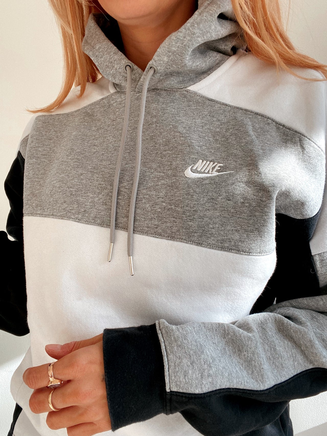 Pull gris blanc noir Nike M