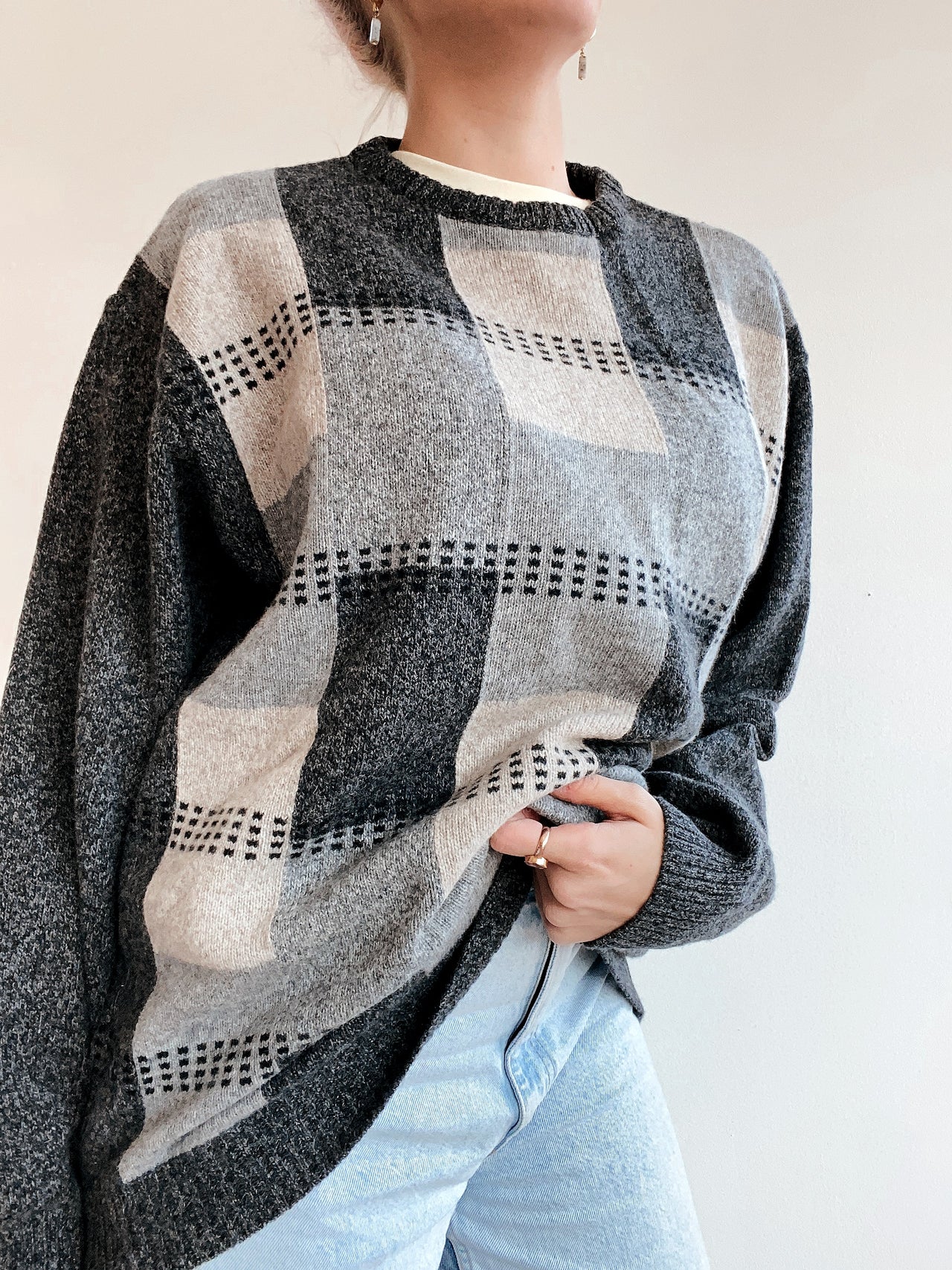 Pull vintage en laine gris foncé et gris clair