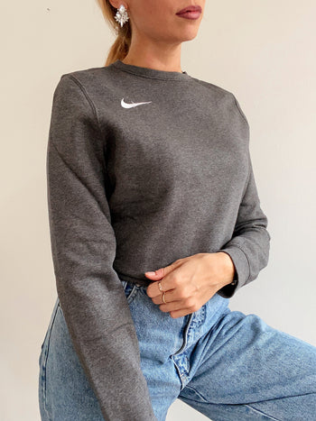 Dunkelgrauer Nike S-Pullover