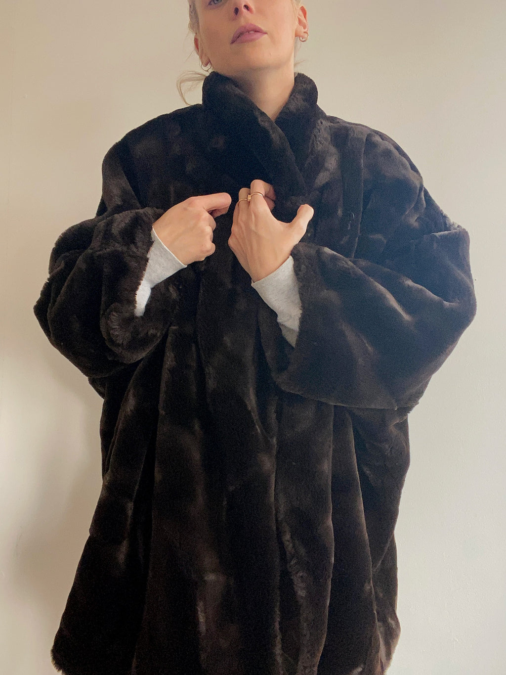 Manteau en fausse fourrure brune extra oversized