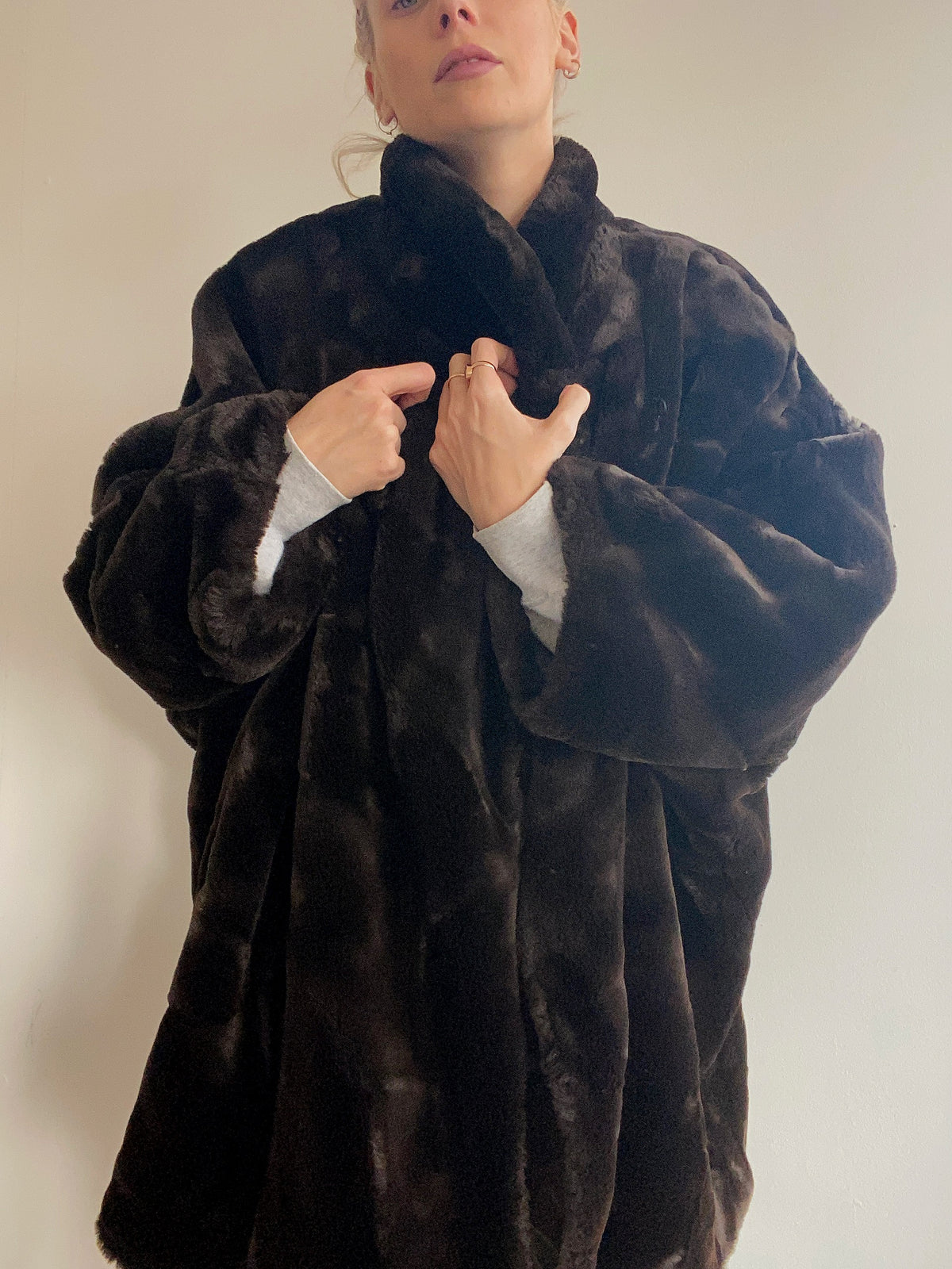 Manteau en fausse fourrure brune extra oversized