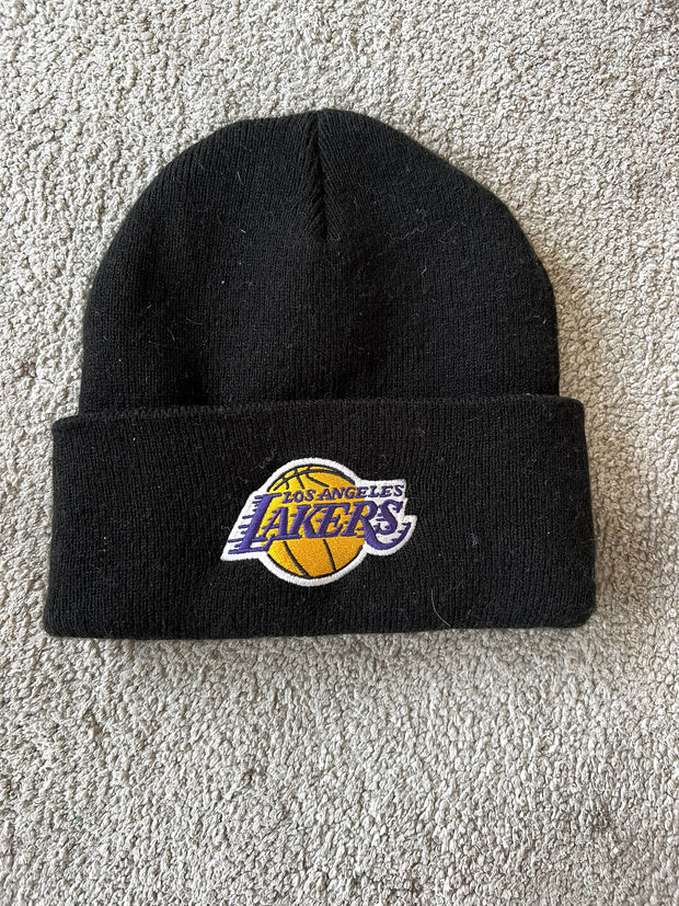Schwarze Mütze der Lakers 