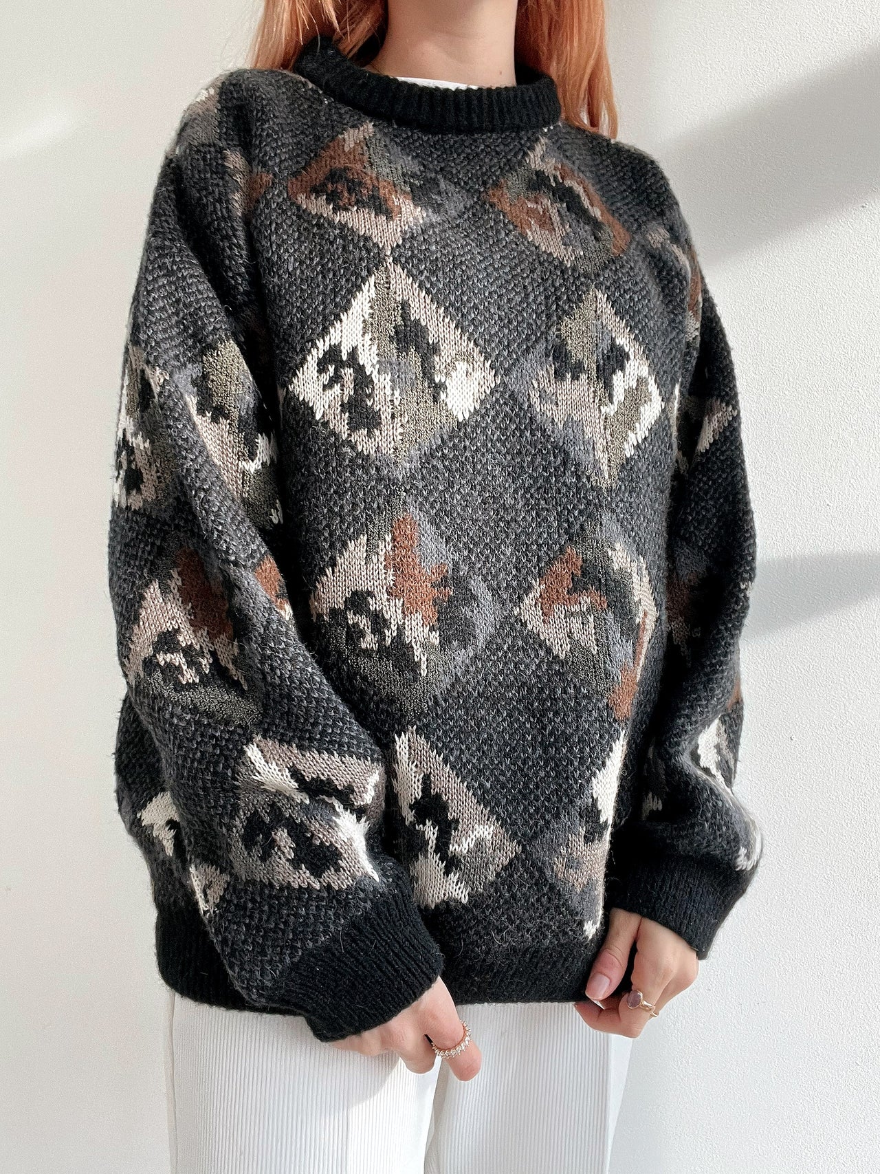 Pull vintage en laine gris foncé  à motifs